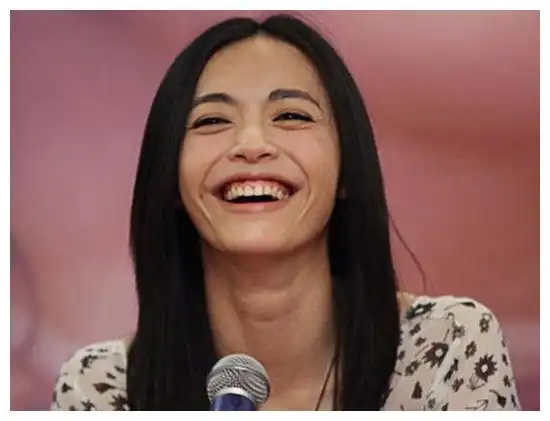 各女星大笑"缺点"原形毕露,形象大毁,只有这两位经得住考验