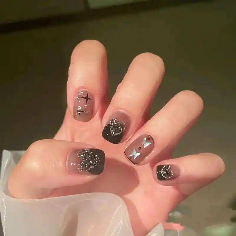 热门美甲款式  短指甲美甲款式图片 #网红美甲款式 #手绘 - 抖音