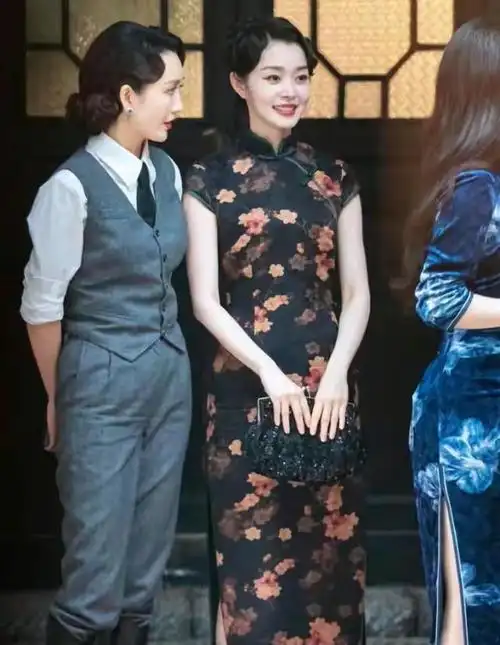 有一种惊艳叫宋轶穿旗袍,最后一套黑色的太好看了!