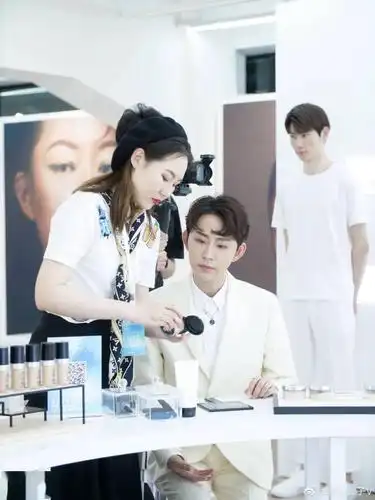 瑜大公子没有美颜的美妆主播真的很好看
