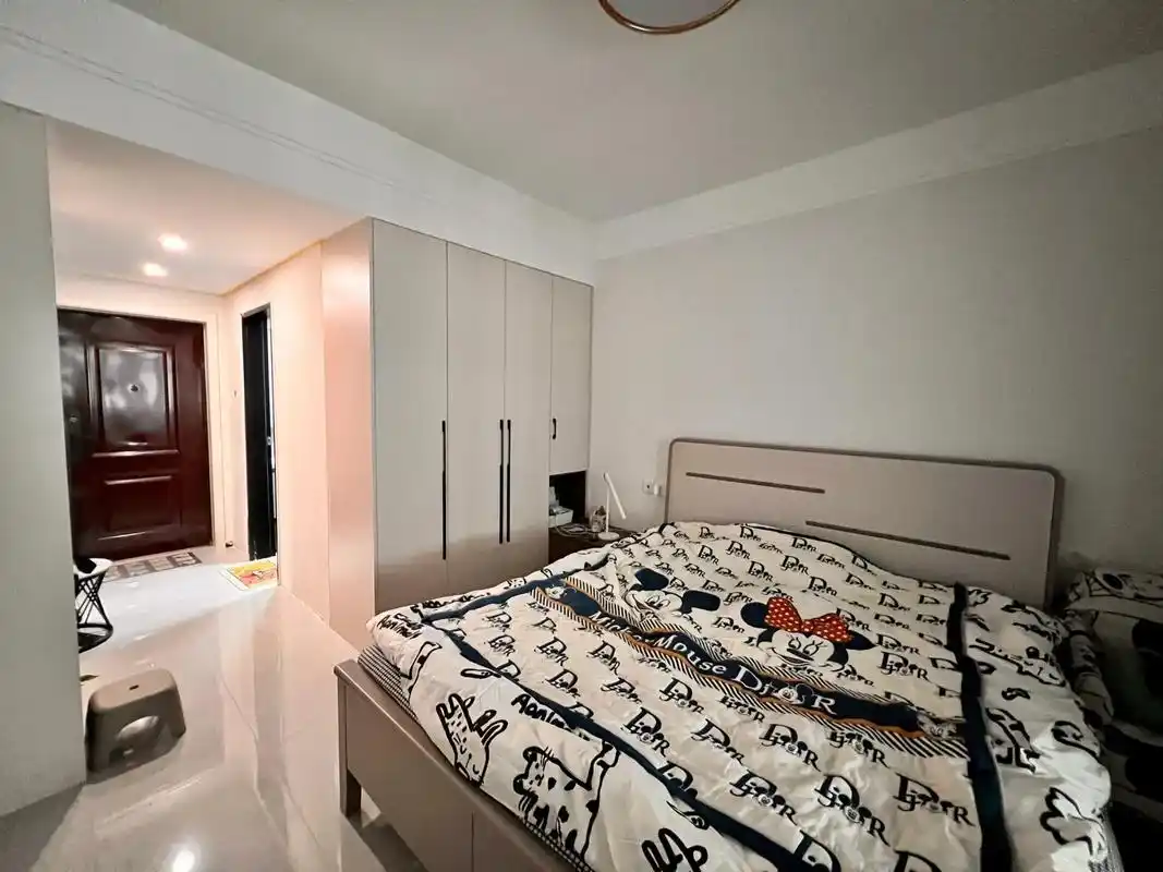 郑州租房 精装修一居室800!地铁口