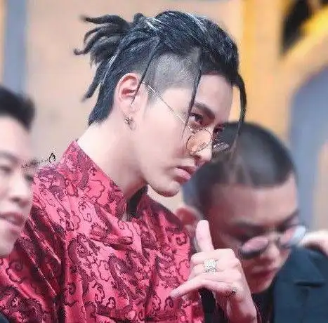 男星迷恋"东南亚洗剪吹"发型?大热的"非主流"发型可不止这一款