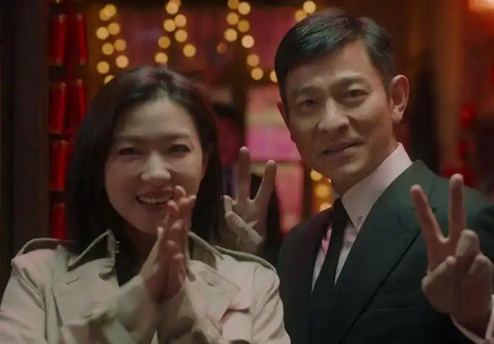 万茜现身夜场疯玩,化身dj扭动身体动作熟练,被赞酒吧领主