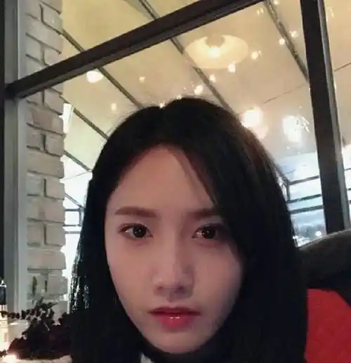 堪称自拍匠人的林允儿,可以出一本自拍教科书了_姐姐_镜头_风格