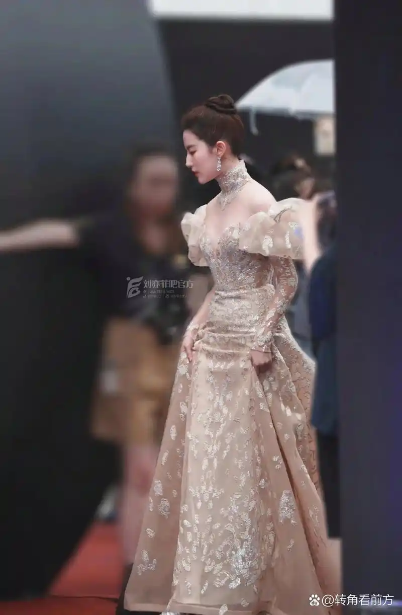 刘亦菲金色高定礼服造型赏析#刘亦菲