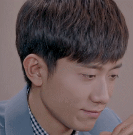 张一山演员眨眼帅哥gif动图_动态图_表情包下载_soogif