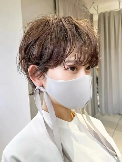 短发想要换种感觉烫发是个很好的方法