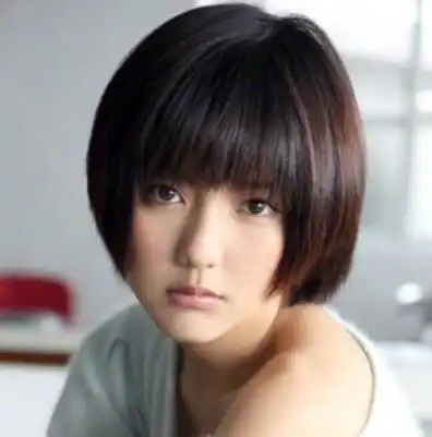 脸长额头窄适合的发型短发是首选