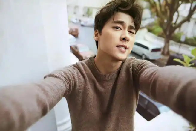 挑战每天按相册顺序发一张李易峰的照片##园园不断