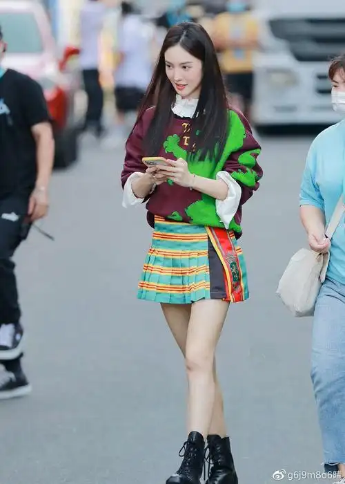 佟丽娅金晨孟美岐同框,年纪大成了优势,网友:还是简简单单最美