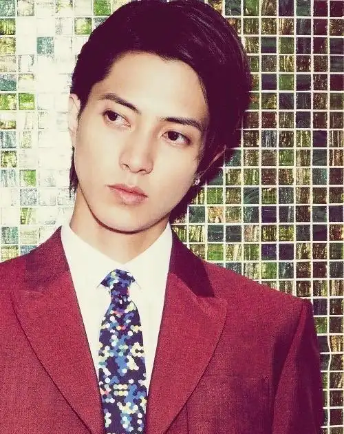 看到山下智久的生图,才发现忽略了一位帅哥,这颜值放国内啥水平