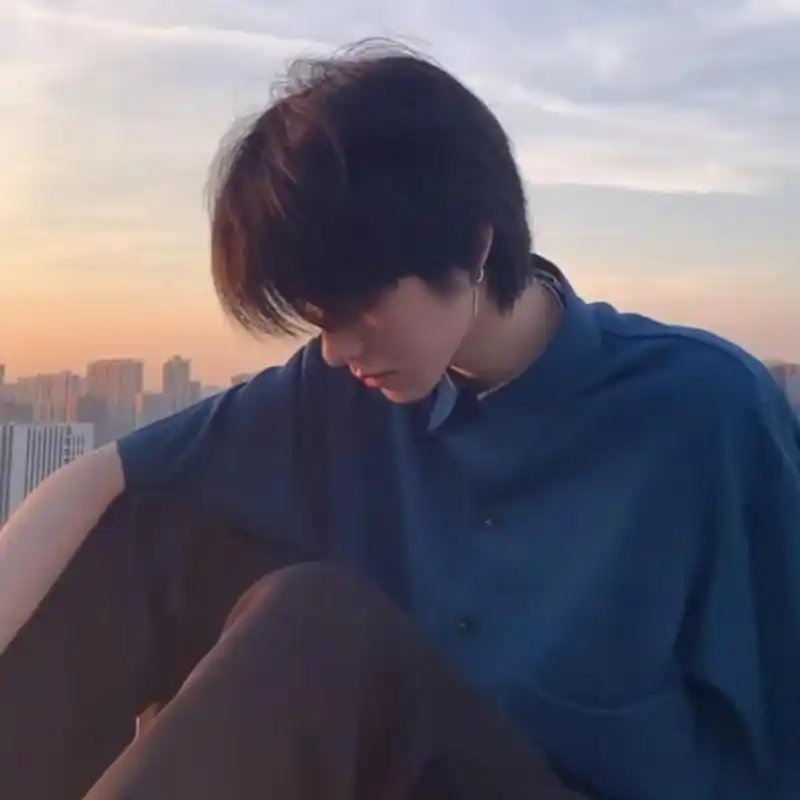 帅哥真人真实生活头像,男生头像图片-回车桌面