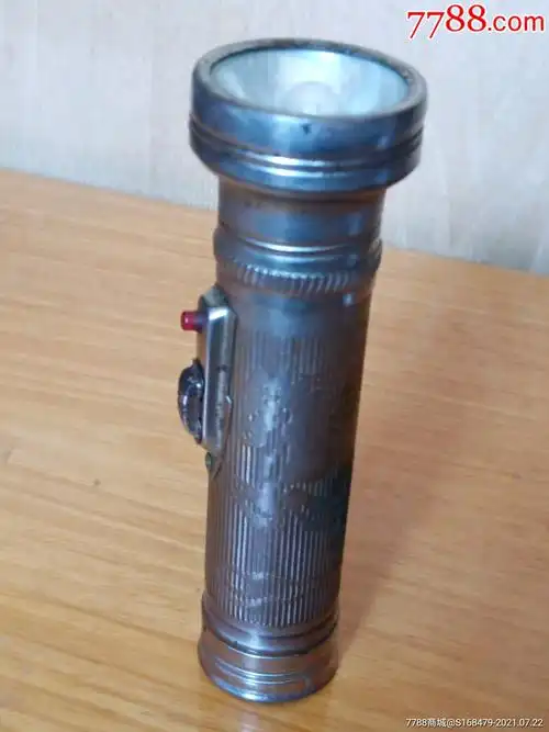 333牌2节二号电池飞马纹手电筒少见