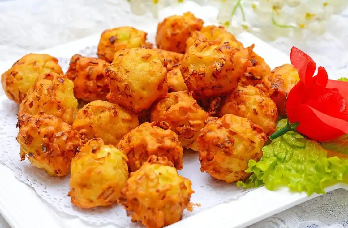 炸丸子时,不要直接下锅炸,加点"它",丸子不软不硬还酥脆