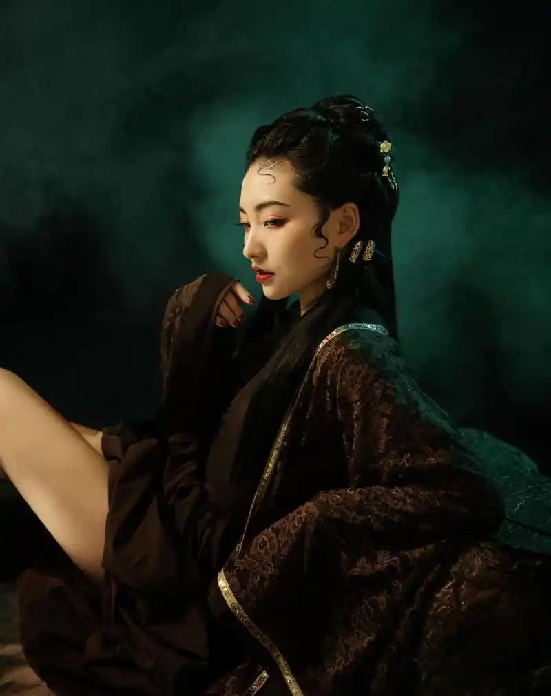 冷艳魅惑,暗黑系古风穿搭仿真