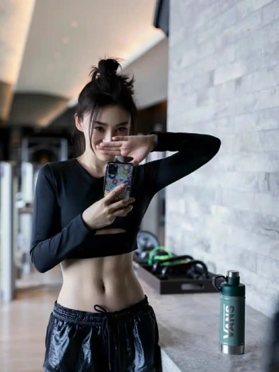 袁姗姗马甲线壁纸