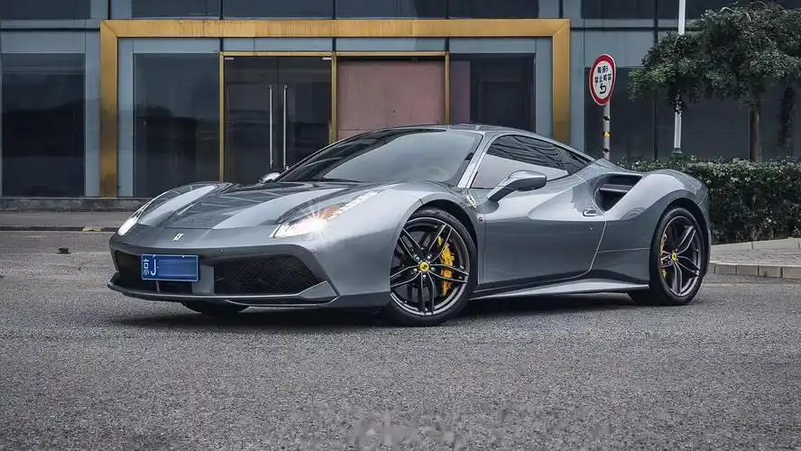 2017年10月 法拉利488gtb 1万多公里 配置丰富