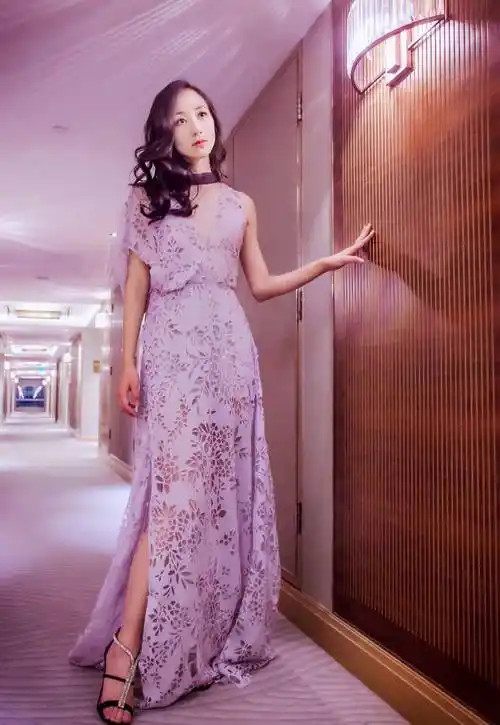 原创韩雪会穿一袭奶白裙凹线条不露腿也很撩人一般人做不到