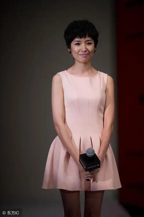 回不去的"冷清秋",短发娃娃头青涩面孔没认出,这是董洁?