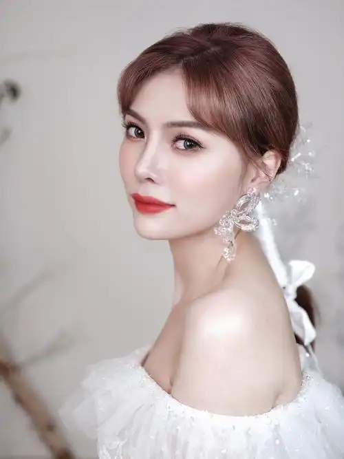 新娘婚纱造型迎宾造型新娘婚礼造型