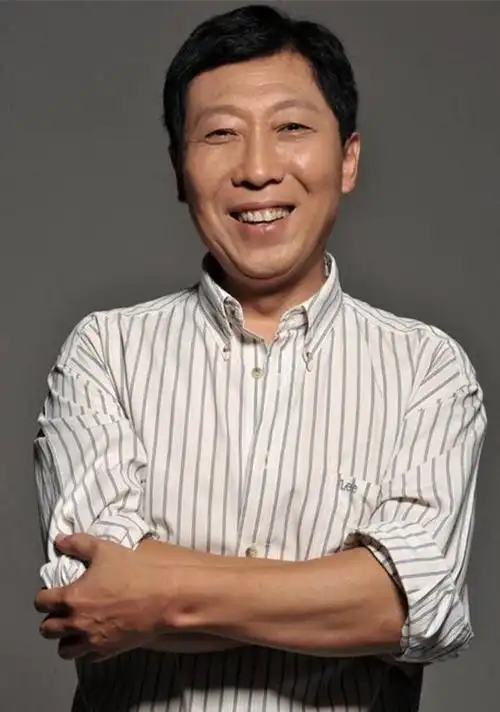 65岁的陈道明身材能打,走路还带风,同龄男星谁能与他一战?