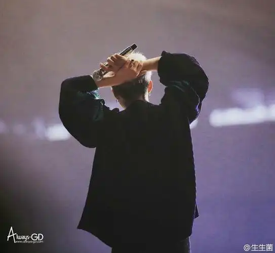 求权志龙背面的超清图片