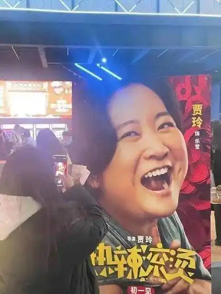 实探《热辣滚烫》襄阳路演现场,贾玲:暂时不敢吃襄阳