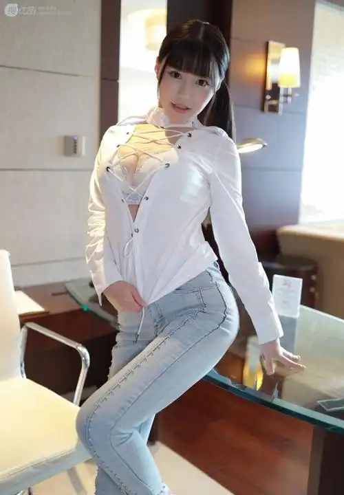 马尾辫,紧身,翘臀,胸大的美女,私房照,美腿,女神,亚洲美女,极品美女