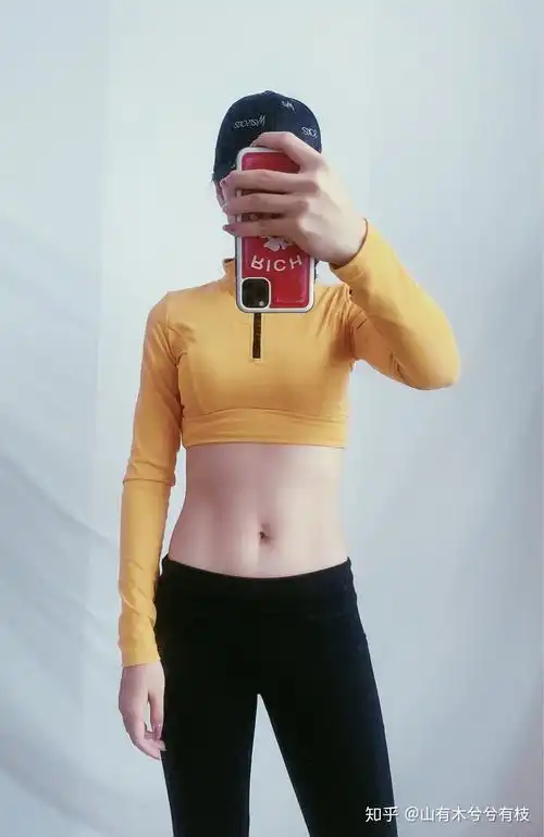 去运动,练出马甲线,虽然还不是很明显,还在加油中,一开始压力最大的