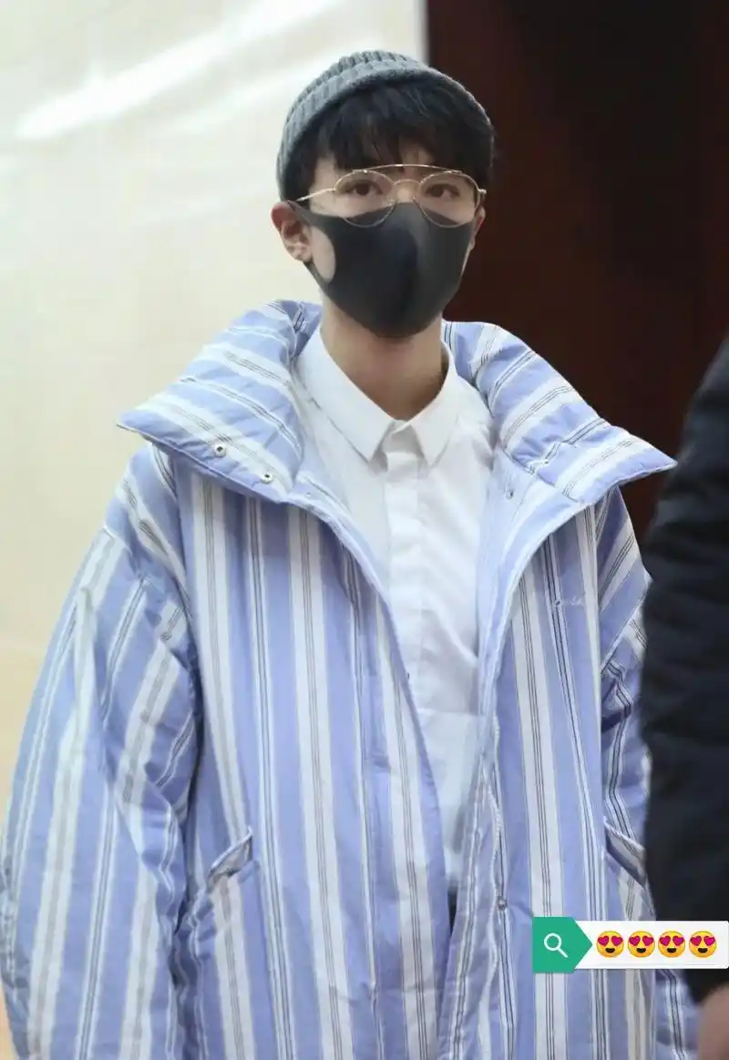 好帅,我要疯了!#机场穿搭 #王俊凯 #走路 - 抖音