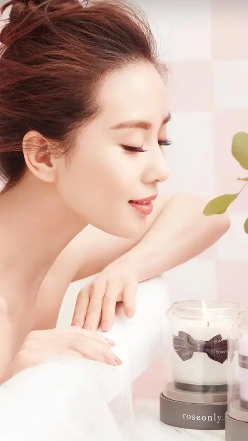 2016著名玫瑰奢侈品牌roseonly诺誓代言:刘诗诗(纳入一个新的高端代言