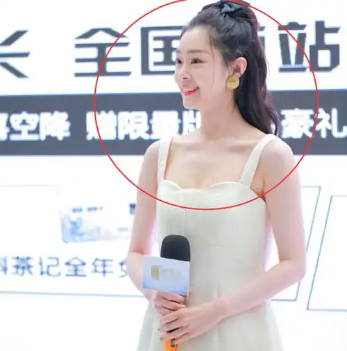 宋轶闹市区参加活动,路人拍下生图镜头,这冷白皮是真实存在的?