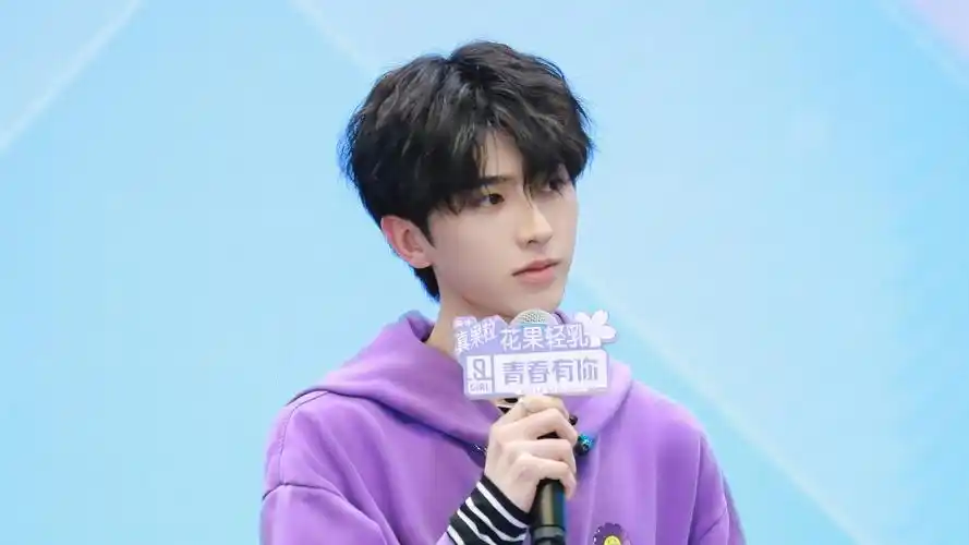 男神蔡徐坤青春有你pd形象,大陆明星-回车桌面