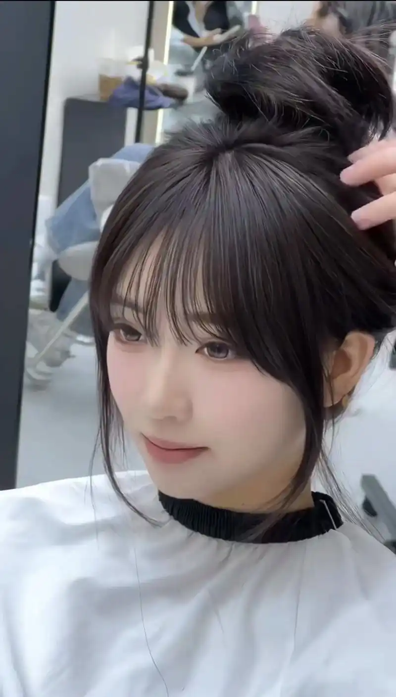 侧颜百搭刘海 这款刘海呢 适合 圆脸,鹅蛋脸,菱形脸的女生