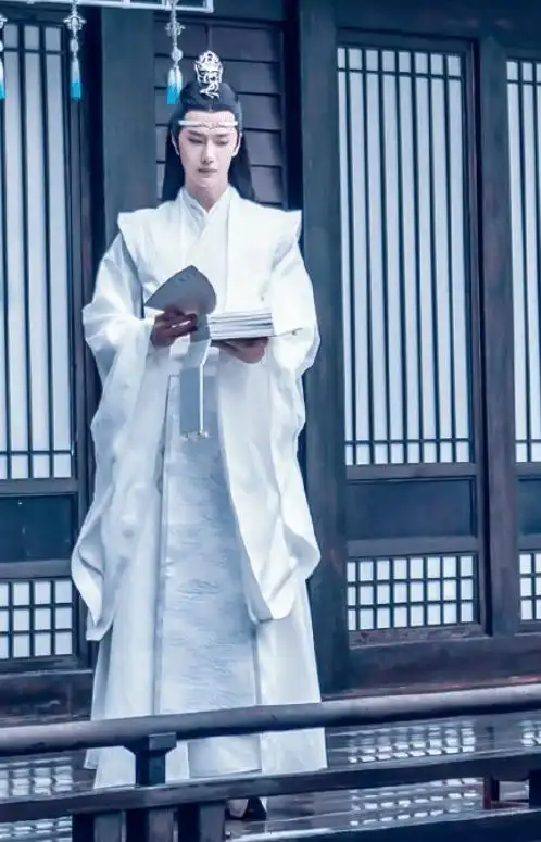 王一博风起洛阳新造型,古装扮相清雅脱俗,再现白衣少年