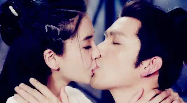 鹿晗关晓彤34秒吻戏拍了快1小时,杨幂刘恺威连喊6次都没停下来!