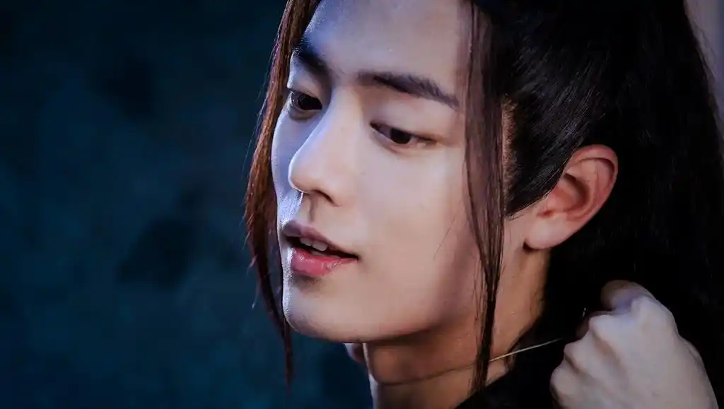 同样被勒脖子,肖战在《陈情令》中唯美惊艳,金凌却成了表情包!