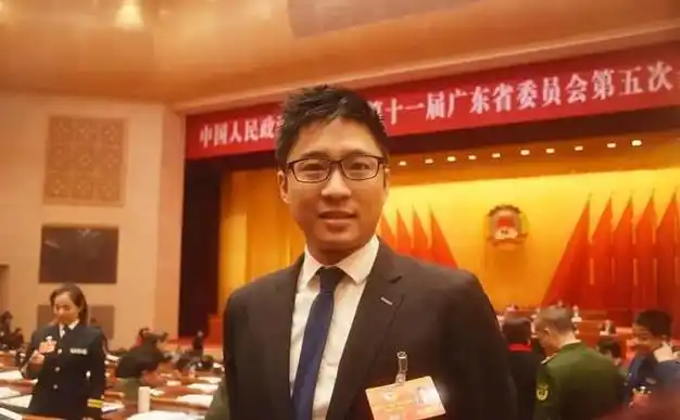 霍启山觉醒与荣家大小姐比肩显江湖地位跟章子怡吻照成黑历史