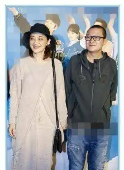 45岁梅婷与老公罕同框,曾主动倒追还闪婚,如今儿女双全超幸福_曾剑