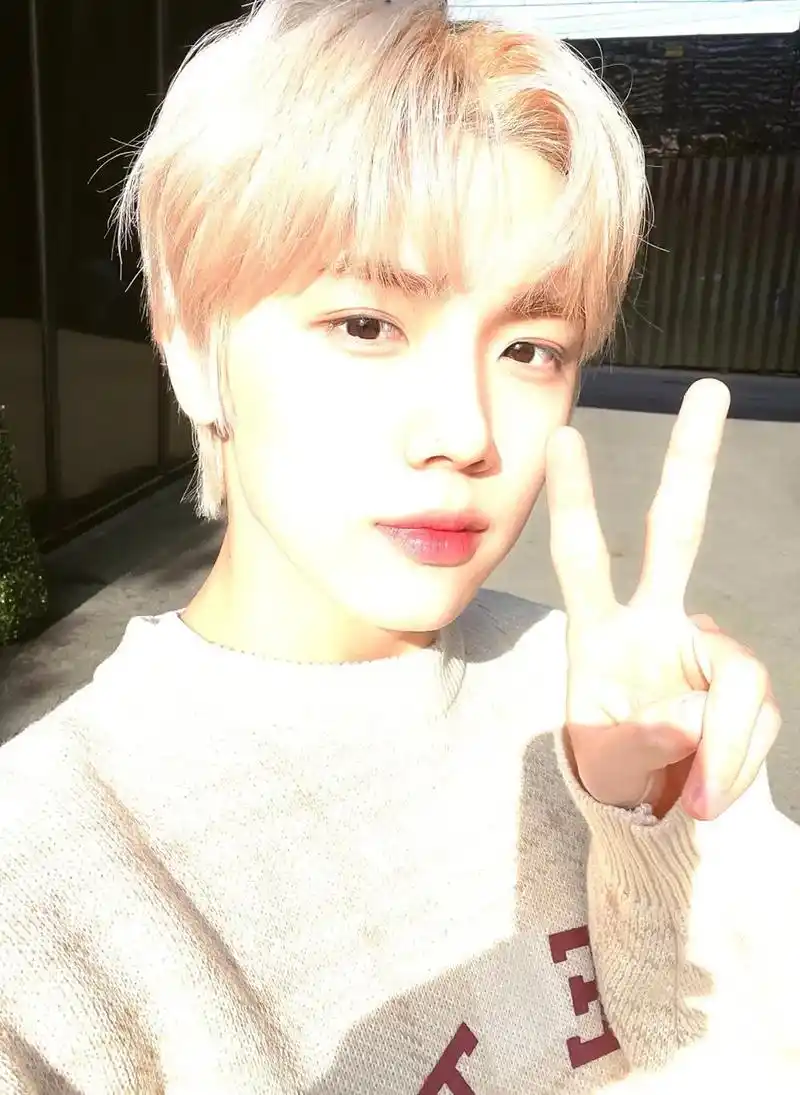 分享一些帅哥的自拍05#安成民 #李羲承 #朴成训 #金旻奎 - 抖音