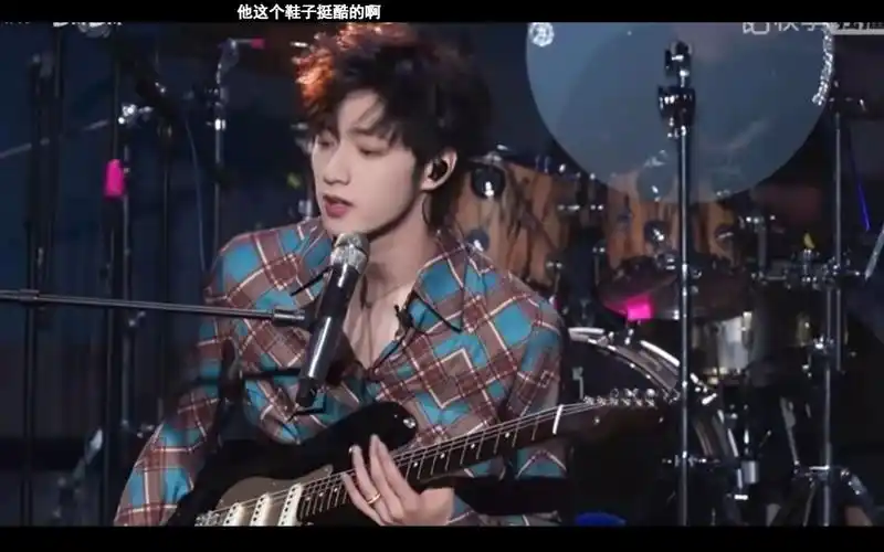 【刘耀文生日直播上半部分reaction】宝宝生日快乐