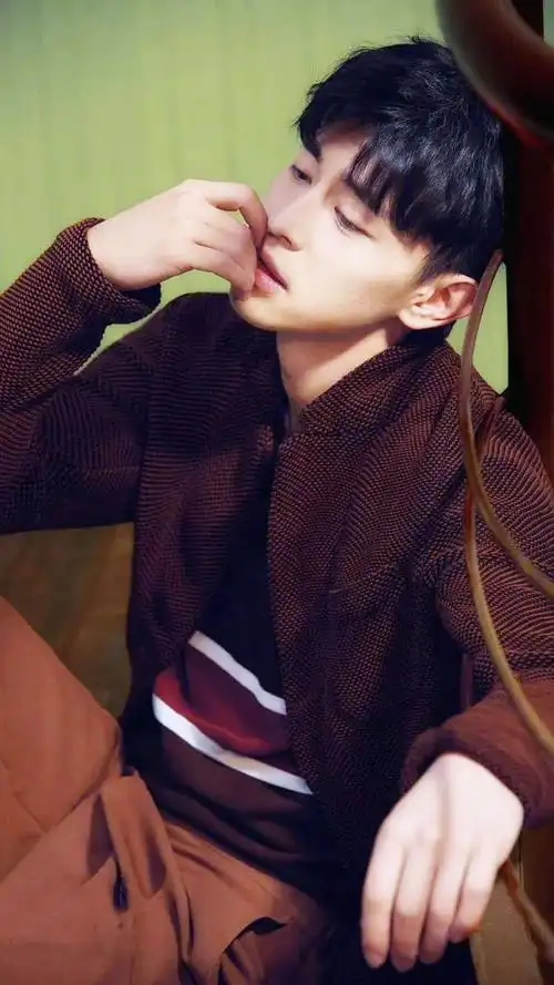 邓伦图片 邓伦帅气迷人写真图片