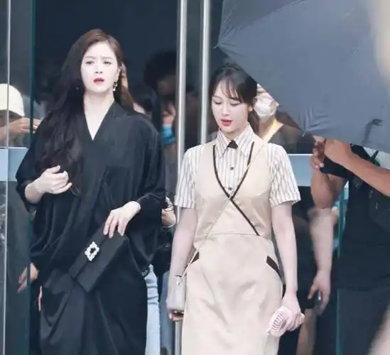 杨紫蒋欣录制《萌探》,嘉宾造型青春,黄子韬不去演校园剧可惜_节目