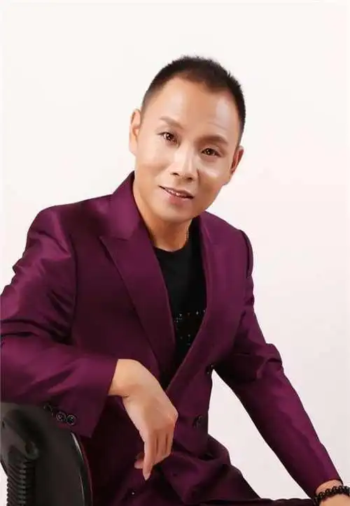 2008年,祁隆遇到了志同道合的乐凡,两人都对音乐充满热情.