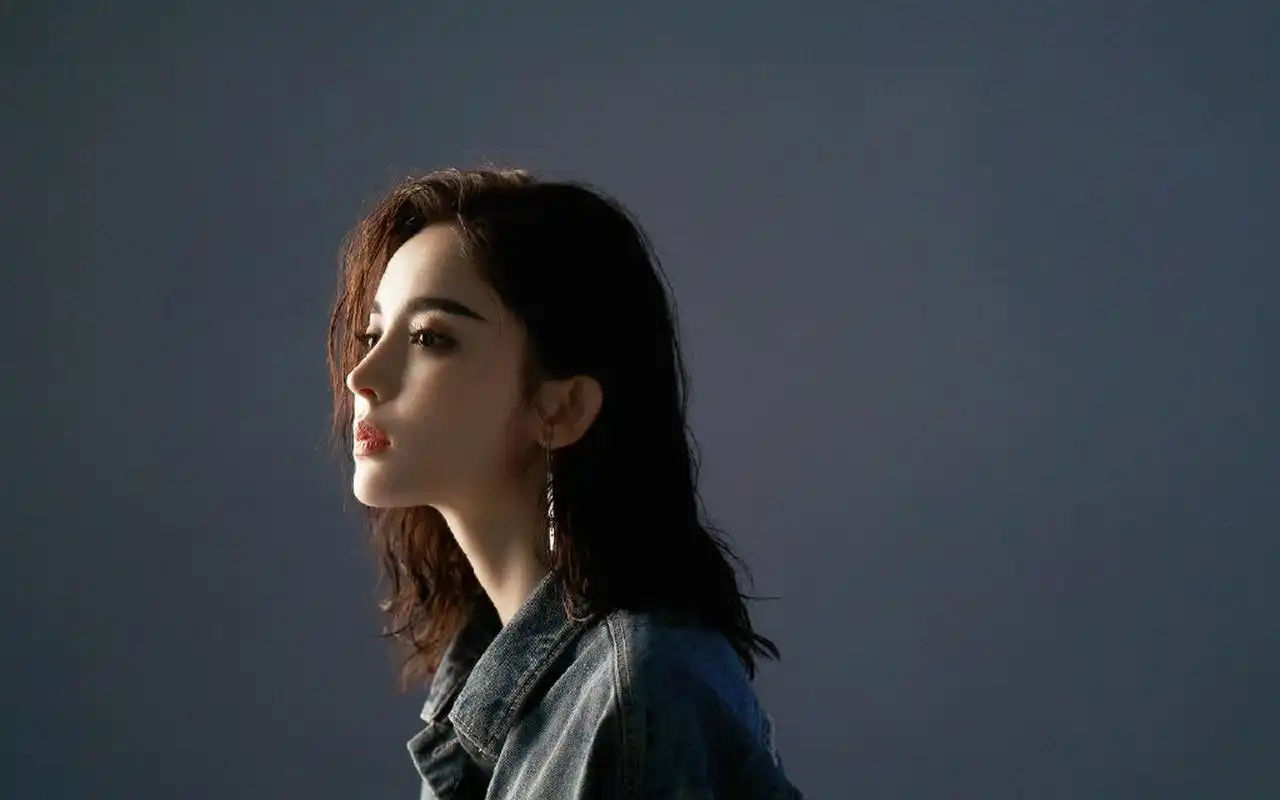 古力娜扎温柔俏丽电脑壁纸