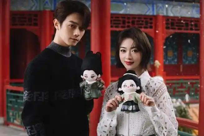 许凯吴谨言尚食大片,他们慢慢的品雪落下的声音