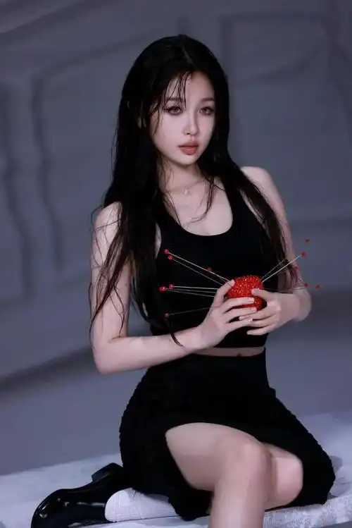 虞书欣湿发造型太撩人,纯欲气质让人心动