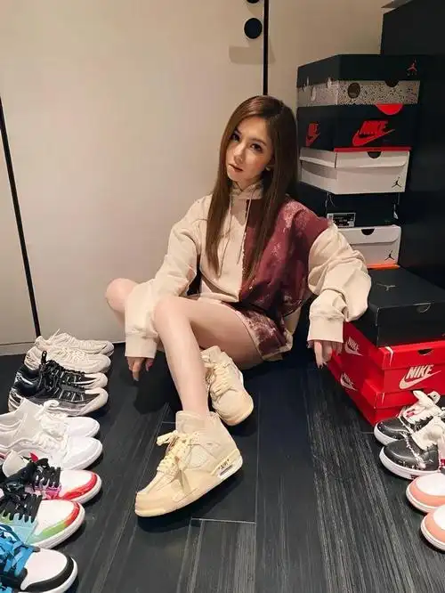 邓紫棋穿衣有多大胆?超会穿越来越性感,好身材根本看不够!