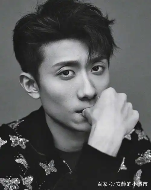 第二位张一山,张一山是现在的演员中,为数不多的演技派,他的演技从来