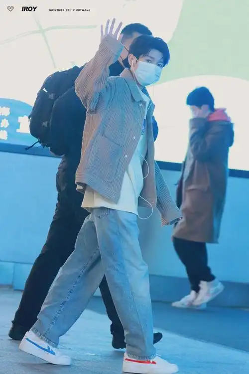 合理怀疑王源的白袜子是批发来的